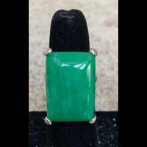 Costume imitation big green stone ring